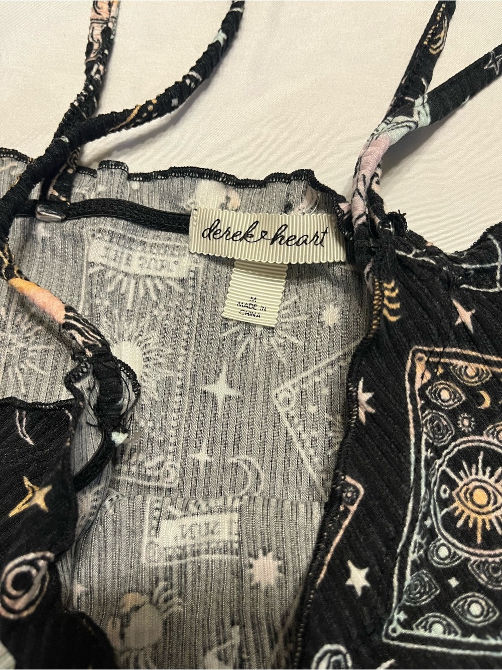 Derek Heart Medium Tank Top - Picture 2 of 2